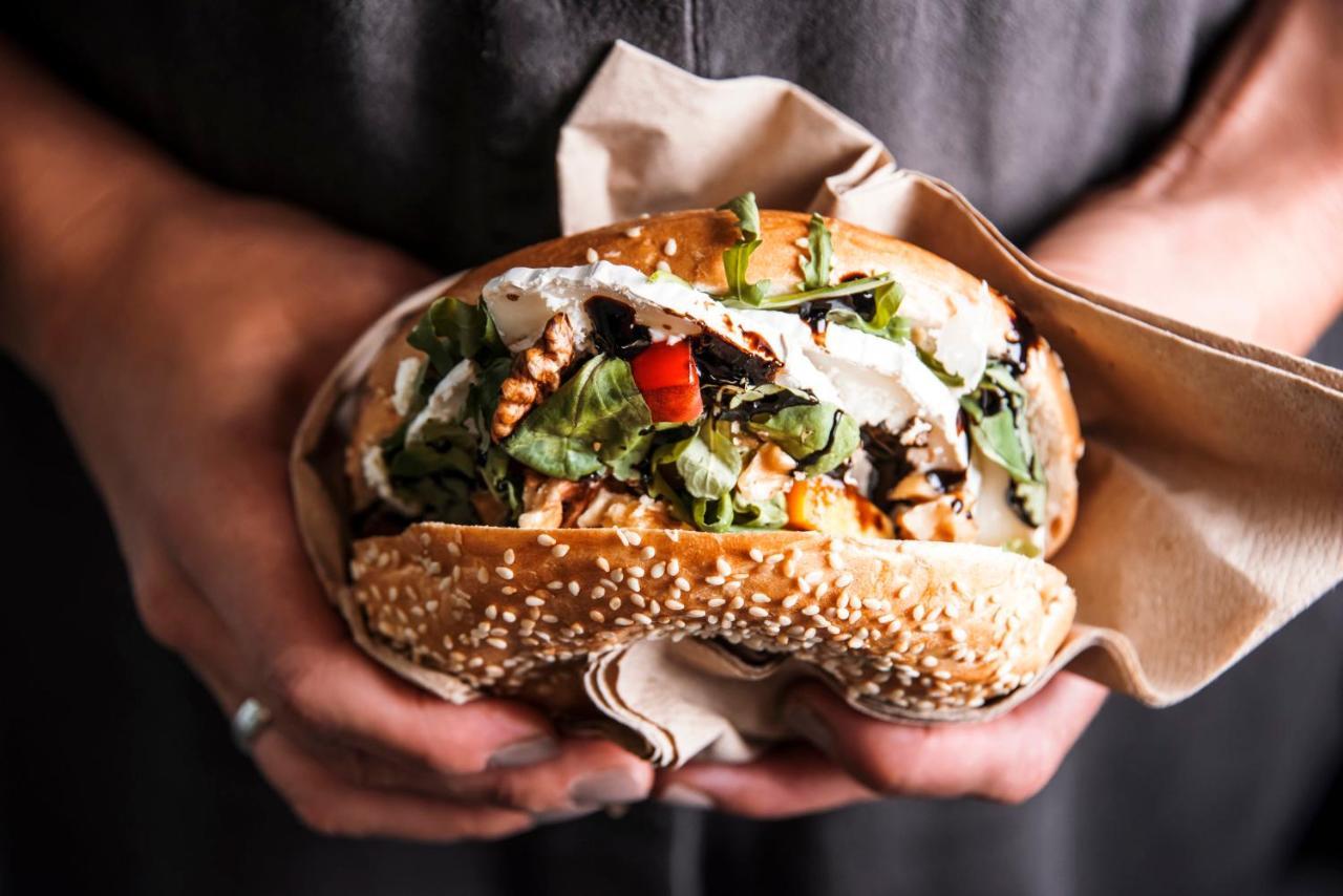 유어 트룰리 Dc 호텔 워싱턴 외부 사진 A falafel sandwich